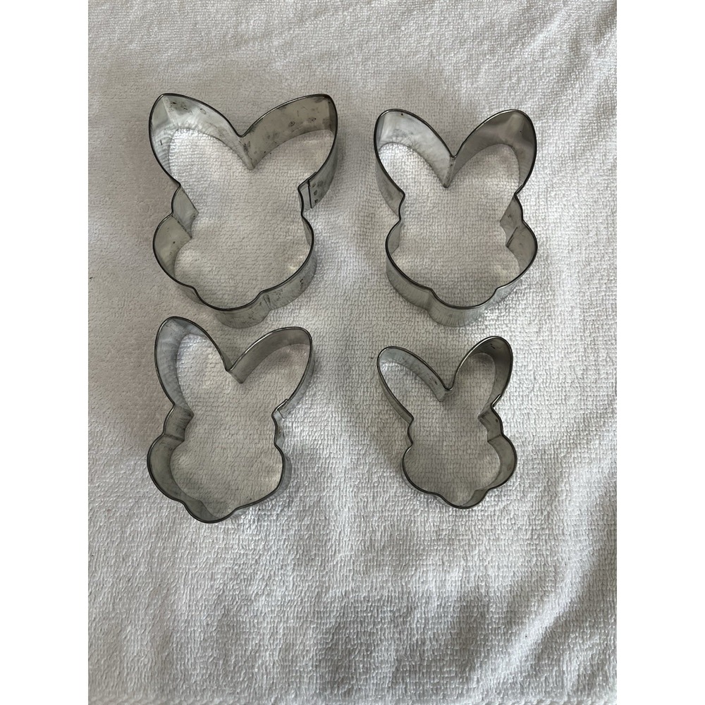 Vintage Bunny Cookie Cutter Set 4 Nesting Sizes Metal Easter Rabbit Baking - Picture 2 of 4